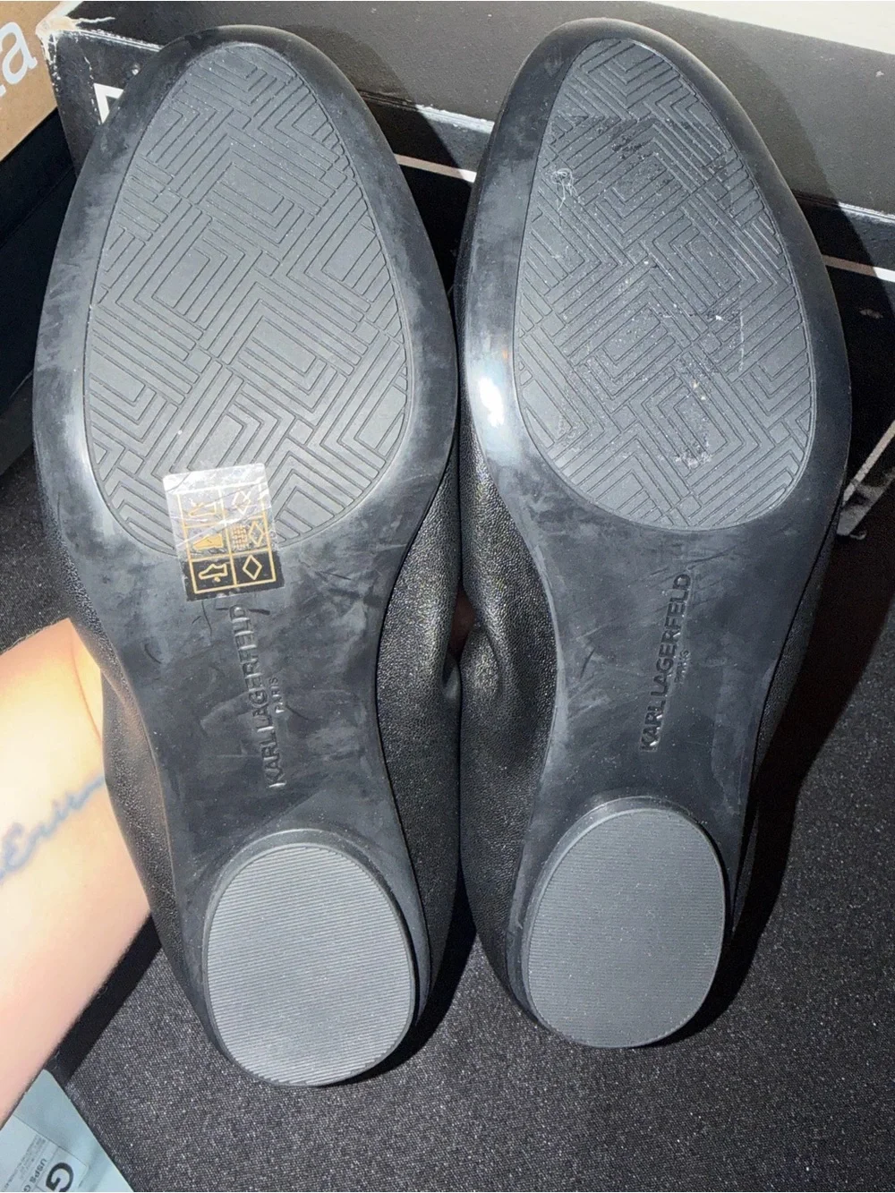 Karl Lagerfeld Black Leather Elastic Ballet Flat with Logo Bow